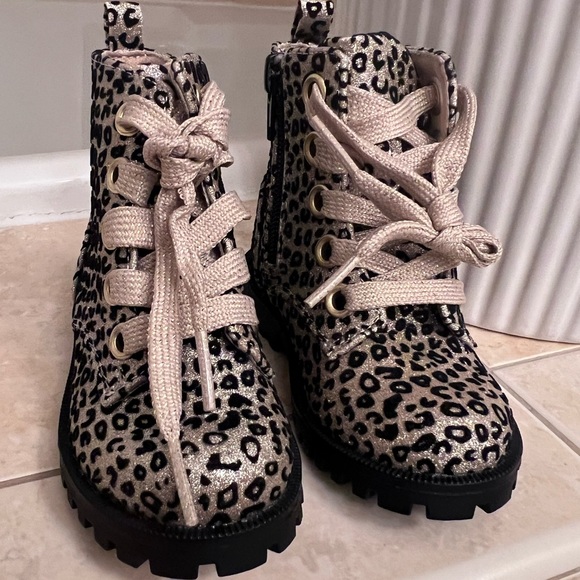 Black/gold leopard print boots - Picture 2 of 6